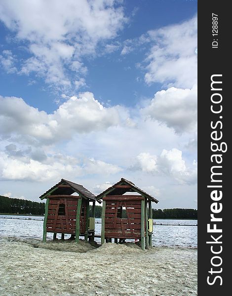 2 beach cabins at a lake