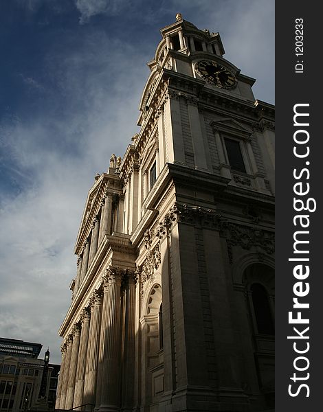 St Paul Cathedral London, this image shows the main entrance. St Paul Cathedral London, this image shows the main entrance