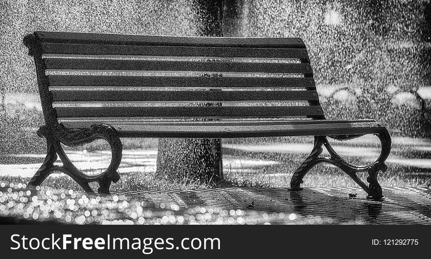 Wooden Benchwith Drops Of Water On The Surface After The Rain In The City Park