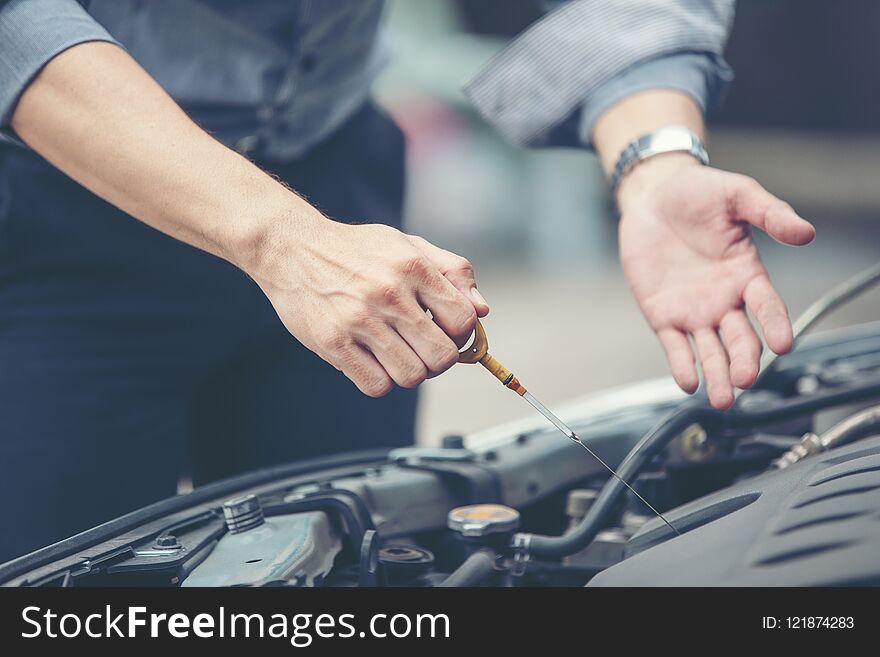 Business men help business women check and repair broken cars