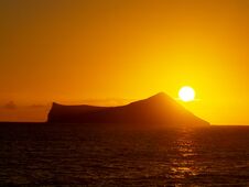 Sunrise Over Rabbit & X28;Manana& X29; Island In Waimanalo Bay Stock Images