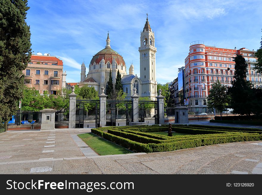 Landmark, Sky, City, Plaza