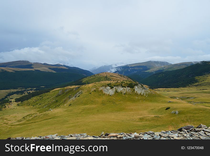 Highland, Mountainous Landforms, Grassland, Sky