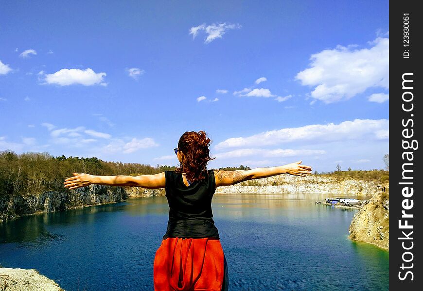 Free to wind on a spring day on the lake