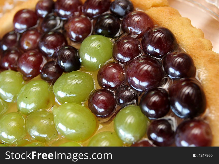 Green and black grapes cake