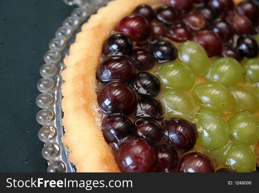 Green and black grapes cake