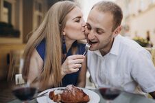 Young Couple With Glasses Of Red Wine In A Restaurant . Royalty Free Stock Image