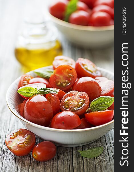 Tomato salad with olive oil and herbs