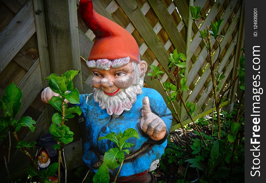 Garden Gnome, Lawn Ornament, Statue, Leaf