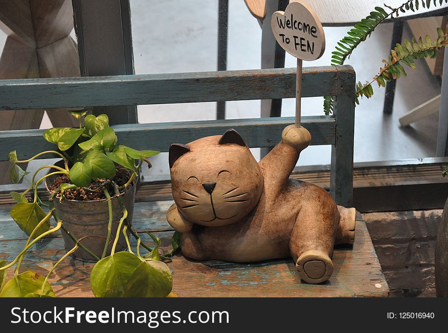 Mammal, Plant, Sculpture, Snout