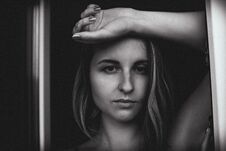 Free Female Portrait Near The Window Royalty Free Stock Images - 125345409