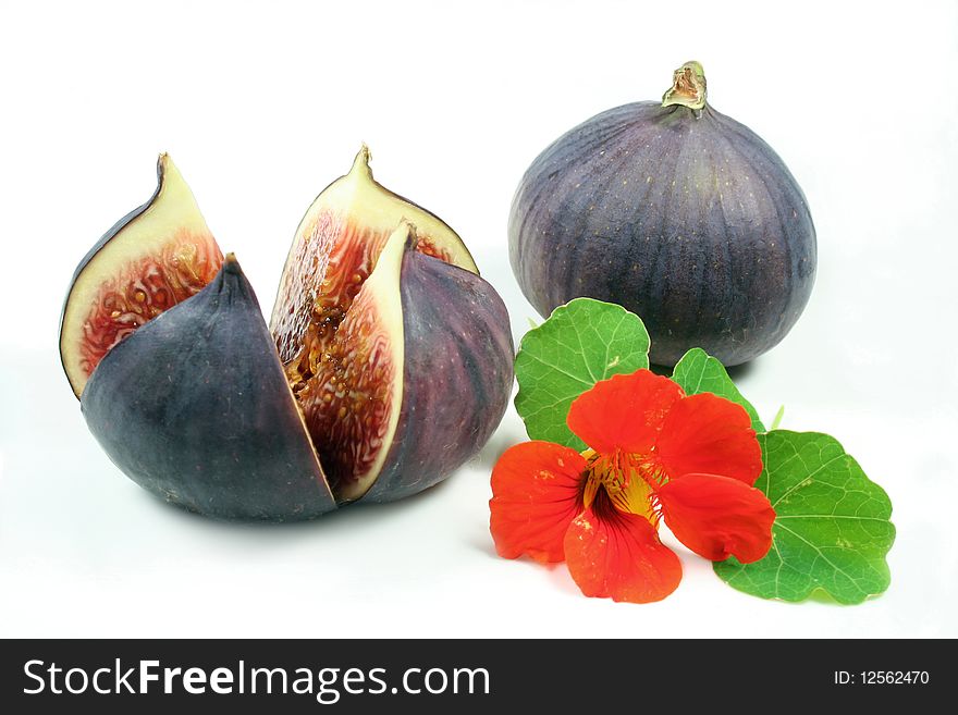 Fresh figs with nasturtiums, ficus carica