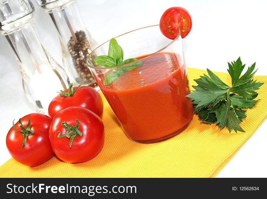 Tomato juice, tomatoes, fresh herbs and spice mills