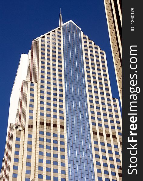 The Prudential Plaza building in Chicago in full afternoon light