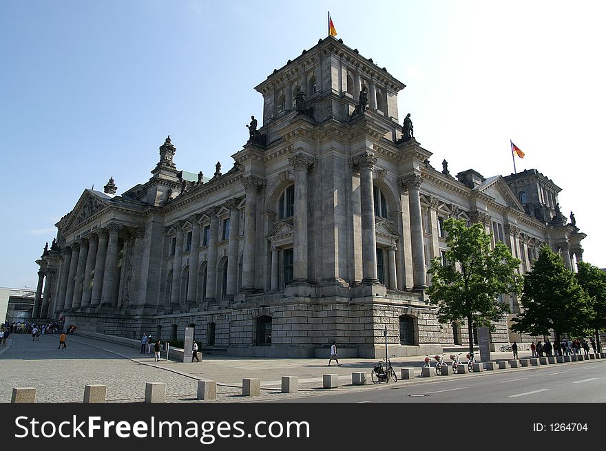 Photo of Reichstag from the corner