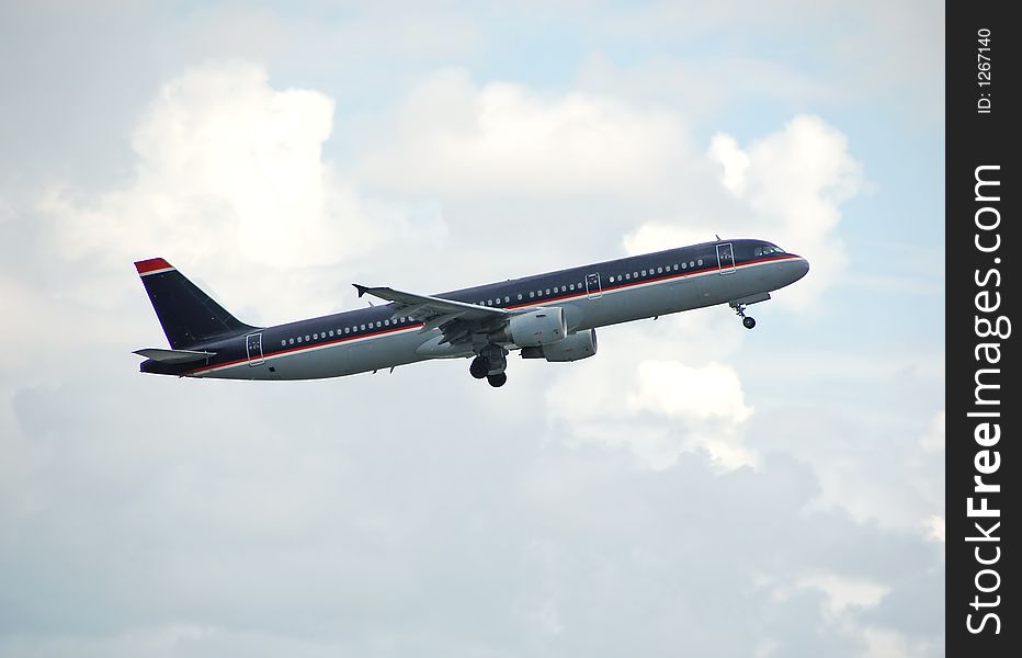 Boeing 757 passenger jet taking off