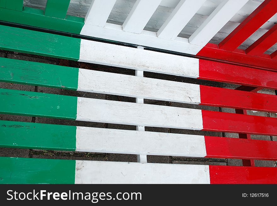 A wooden seat with the colors of Italy. A wooden seat with the colors of Italy