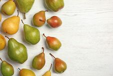 Ripe Pears On White Wooden Background, Top View Royalty Free Stock Images