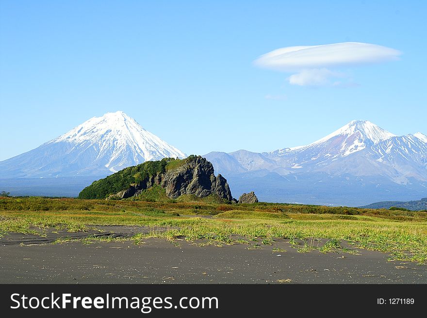 Konika Minolta Dynax 7D;Kamchatka;
The Solar day.The Landscape with vulcan.