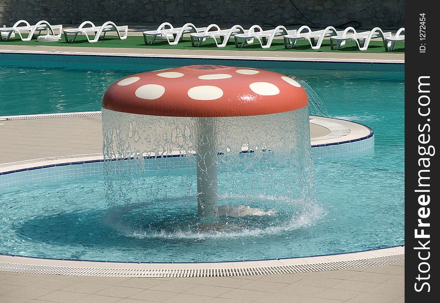 Fountain as mushroom in pool