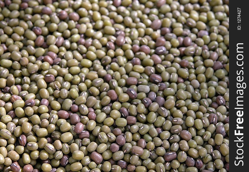 Closeup of mung beans also known as sprouting beans. Used a wide aperture to attain a shallow depth of field causing the bottom beans appear sharp and the top purposely fuzzier to get a false sense of 3 D