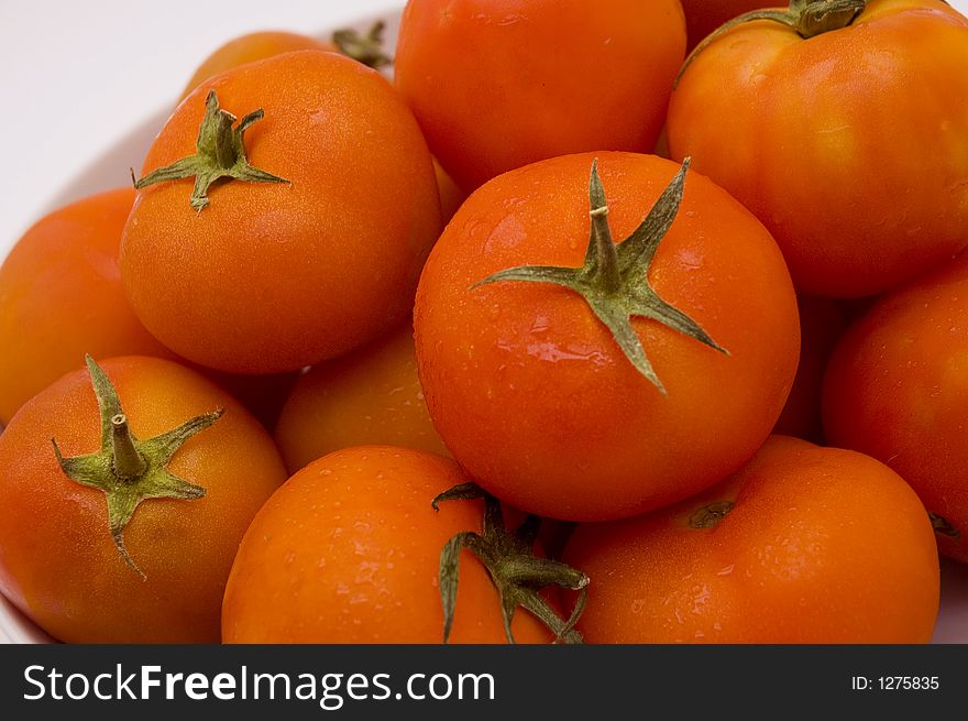 Some Spanish tomatoes in a bowl