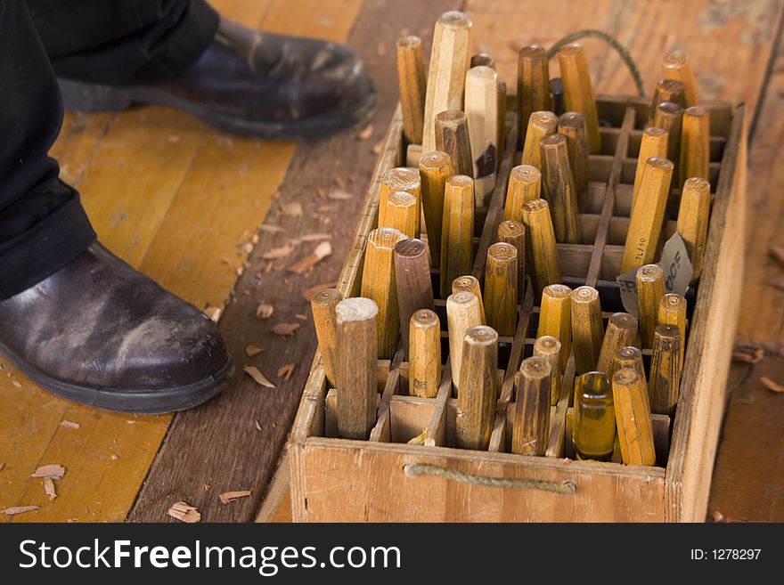 A box of assorted wood carving chisels. A box of assorted wood carving chisels