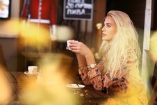 Blond Woman On Lunch Break Sit In Summer Outdoor Cafe With Cup O Stock Photo