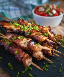 Close-up Of Homemade Honey And Beer BBQ Chicken Skewers With Fresh Parsley Royalty Free Stock Images