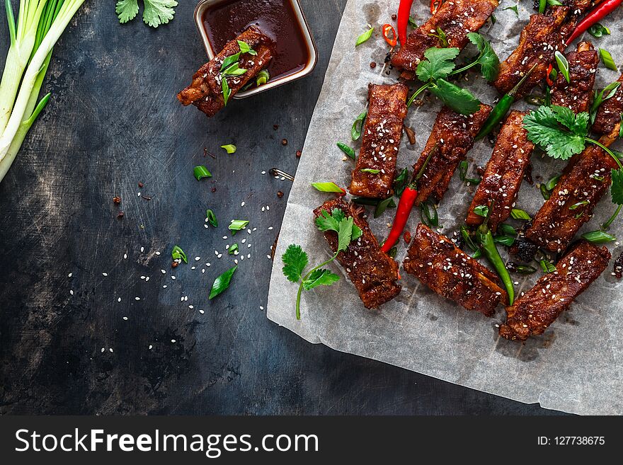 BBQ Ribs with beer, onion and chili.