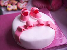 Free Beautiful Children`s Pink Cake For A Newborn Girl Stock Photography - 127987982