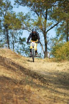Mountain Biker Girl On Downhill Race Royalty Free Stock Images