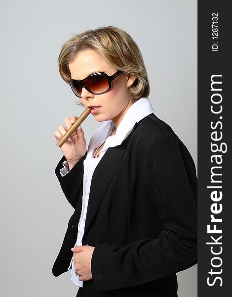 Blond woman smoking a cigar with sunglasses