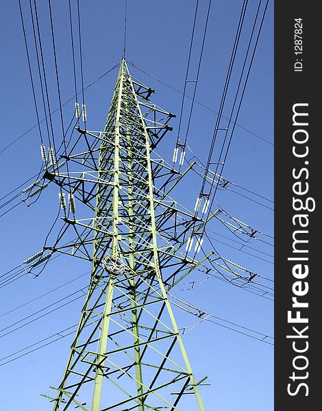 High voltage power mast, isolator and wires