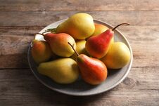 Plate With Ripe Pears Royalty Free Stock Photo
