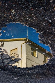 Reflection Of A House In The Puddle Royalty Free Stock Photography Reflection Of A House In The Puddle Royalty Free Stock Photography