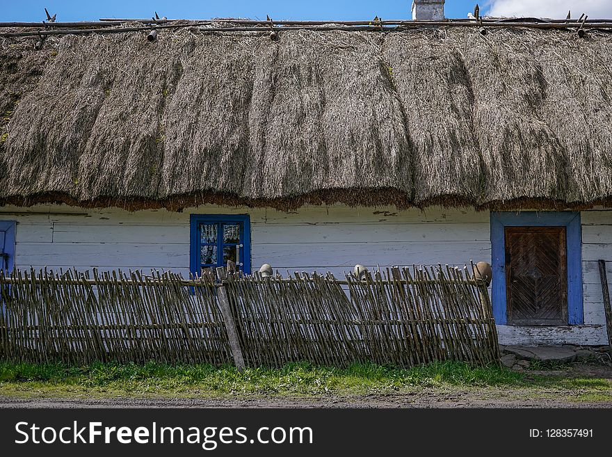 House, Thatching, Sky, Wall
