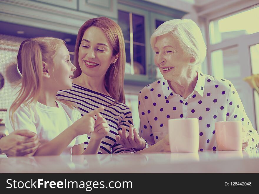 Amazing Girl Telling Her Story To Mom And Granny