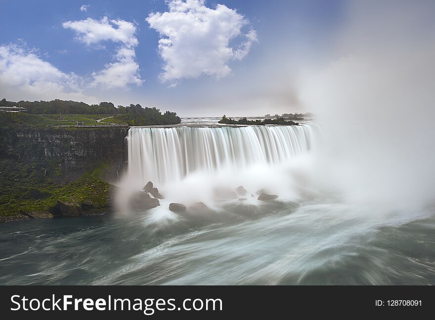 Niagara falls . Long exposure photo
