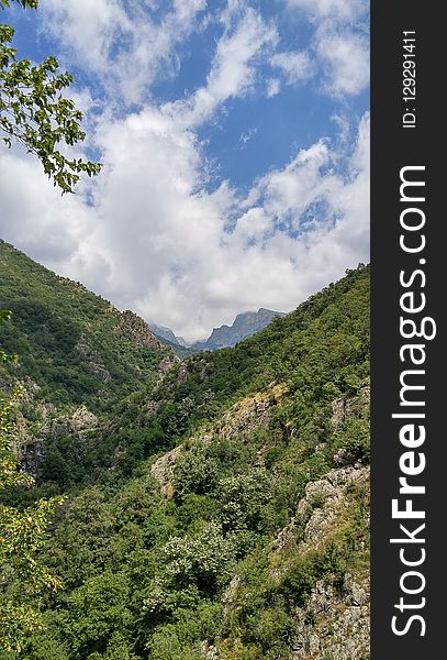 Sky, Mountainous Landforms, Cloud, Vegetation