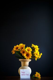 Bouquet Of Yellow Big Daisies On A Black Stock Photography