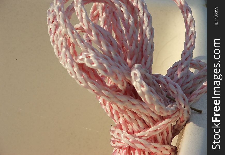 Coiled length of nylon rope, with extremely shallow DOF. Coiled length of nylon rope, with extremely shallow DOF.