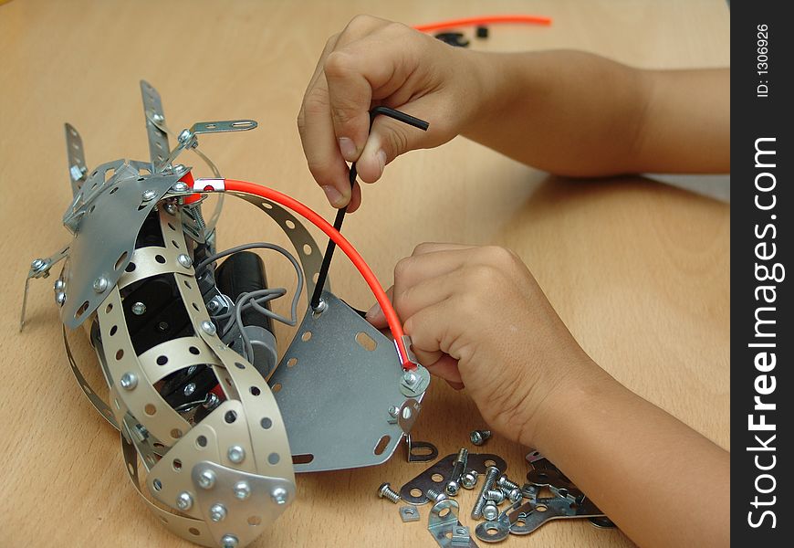 The child collects the helicopter from metal, brilliant details. This fascinating employment strongly develops thinking of the child. The child collects the helicopter from metal, brilliant details. This fascinating employment strongly develops thinking of the child.