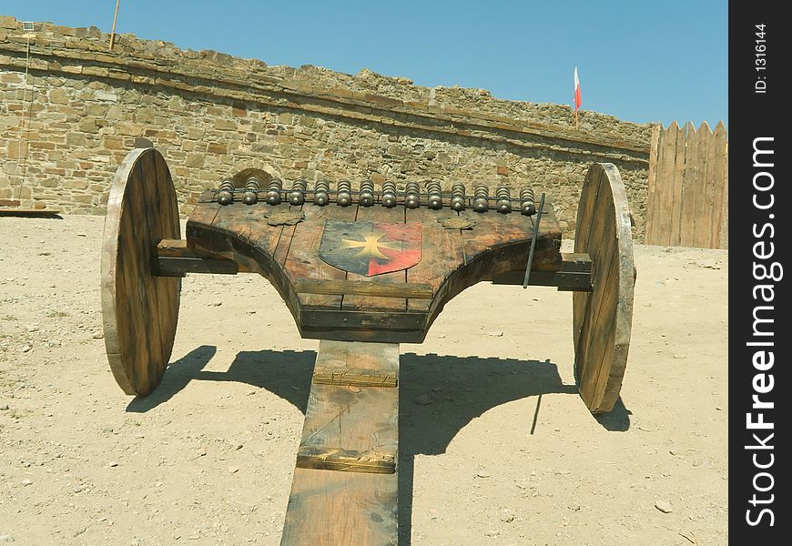 Multifiring cannon woth wood carriage in fortress