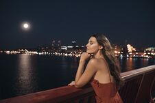 Young Ellegant Woman Standing On The Ligths Of The Night City Background. Freedom And Girl In Love Concept Royalty Free Stock Images