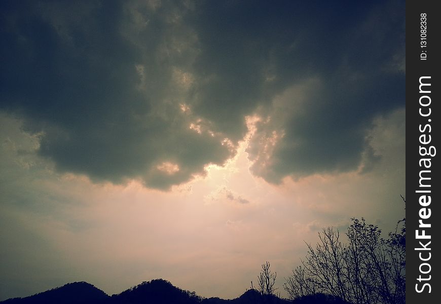 Sky, Cloud, Atmosphere, Daytime