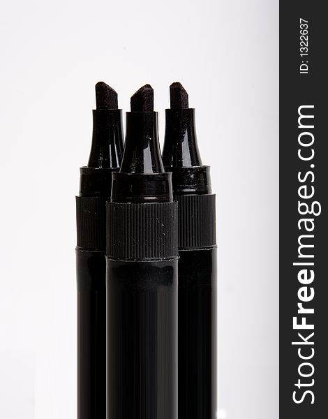 Black marker pens in a bunch