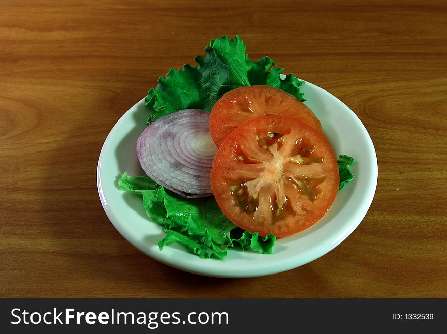 Light salad with lettuce and tomato