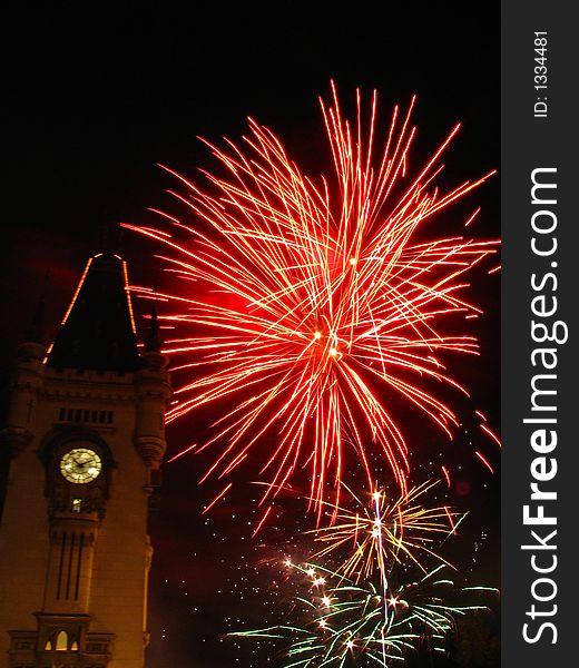 Sparkling fireworks in the sky over the Palace