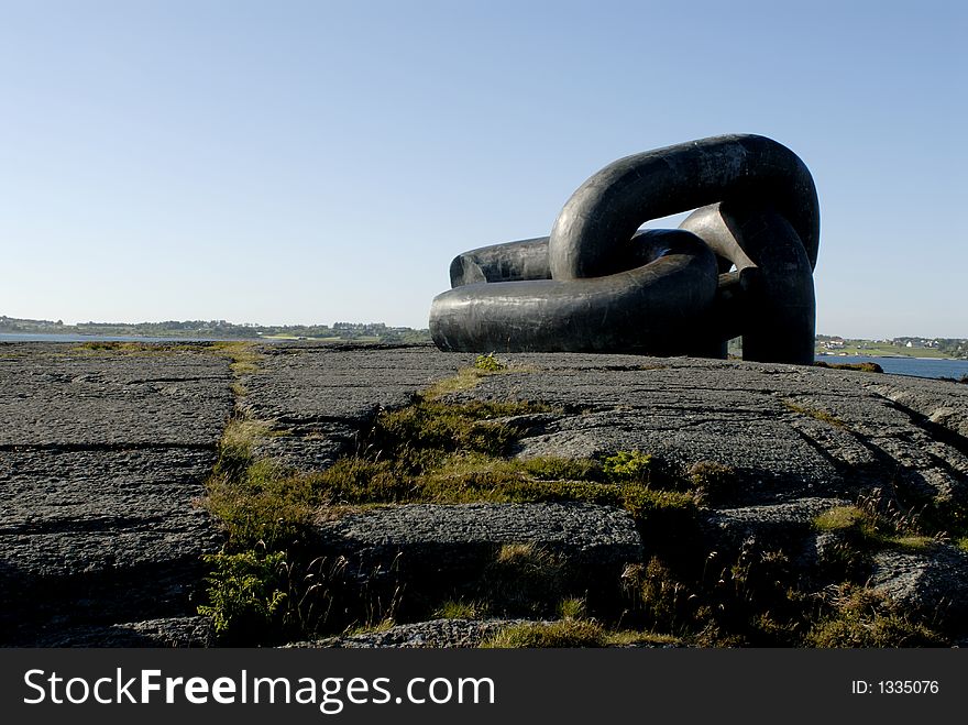 Broken chain monument